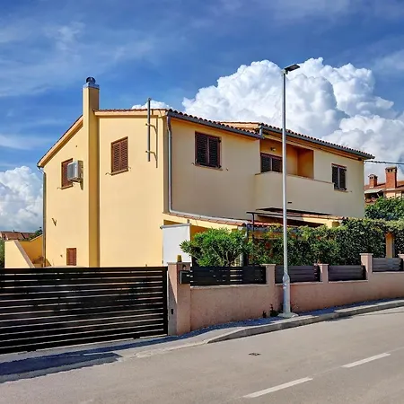 With A Parking Space - 7207 Apartmán Fažana
