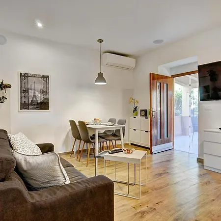 With Parking Space - 7207 Lägenhet