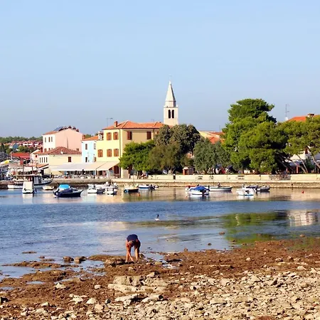 With Parking Space - 7207 Fažana