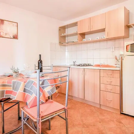 Lägenhet With Parking Space - 7207 Fažana